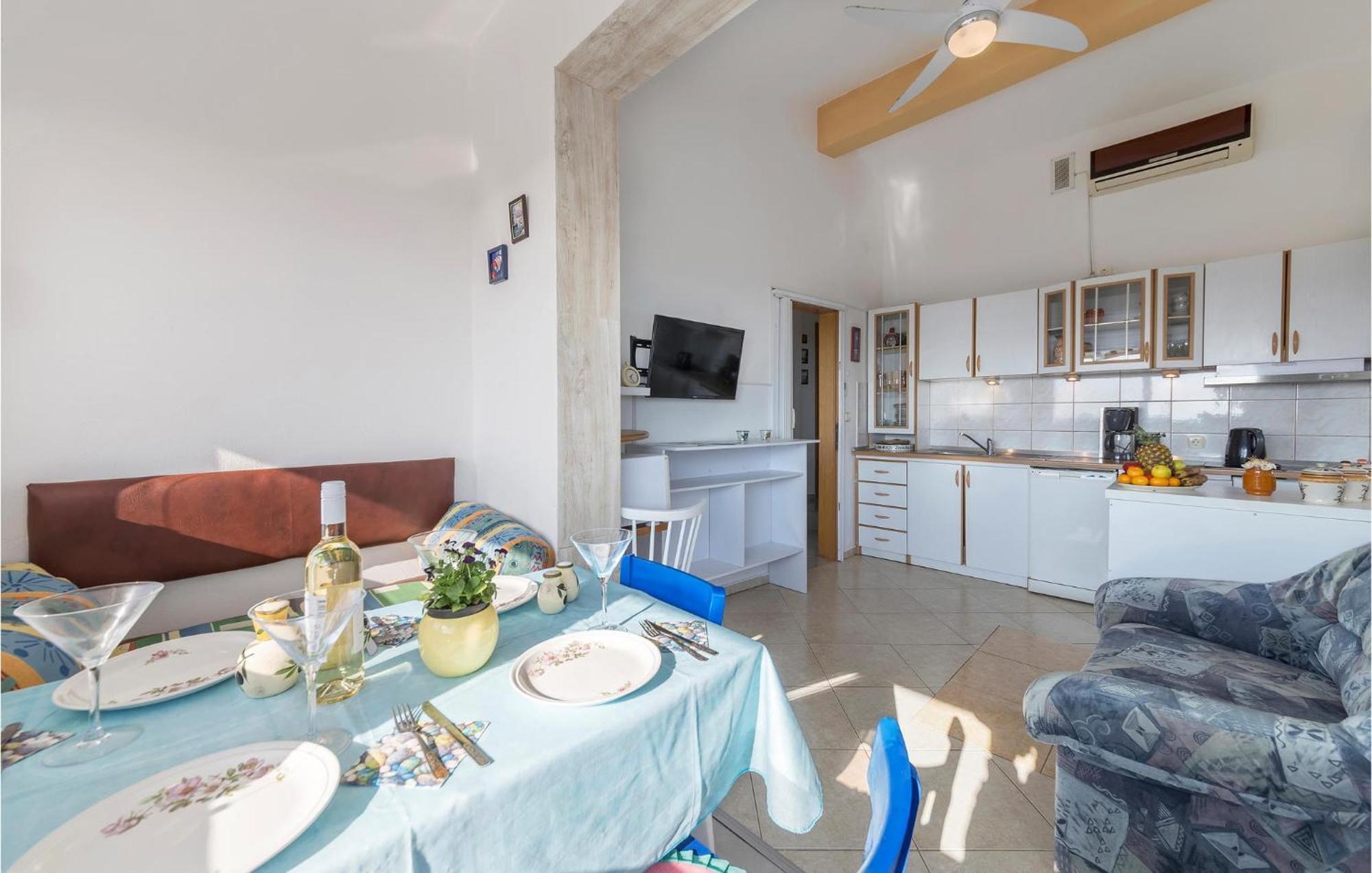 Beautiful Apartment In Barbariga With Kitchen Exterior foto