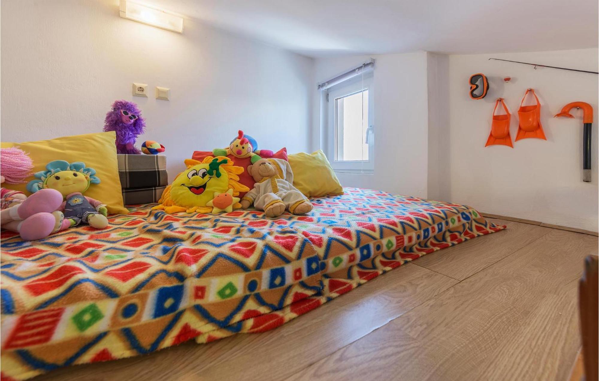 Beautiful Apartment In Barbariga With Kitchen Exterior foto